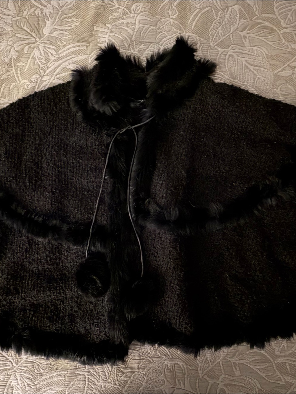 Elegant Black Faux-Fur Trim Cape